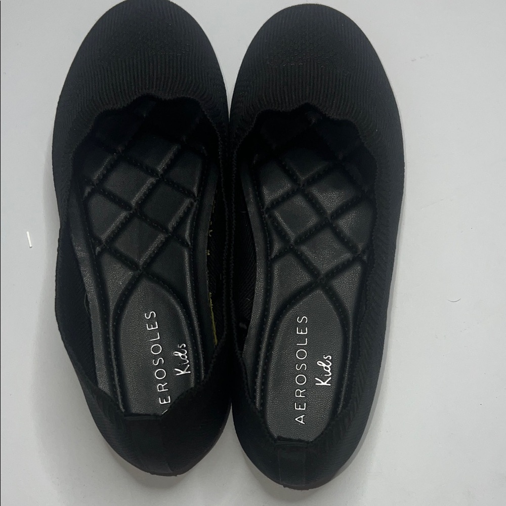 AEROSOLES Kids Black Textured Shoes size 1 - Picture 7 of 8